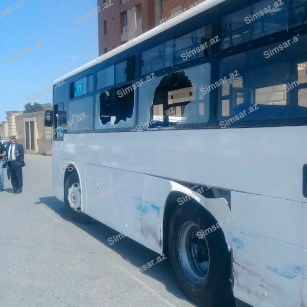 bakida-sernisin-avtobusu-kranla-toqqusdu-xesaret-alanlar-var-foto