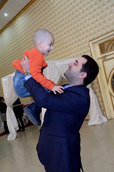 aqil-acalov-usaqlari-tebrik-edib