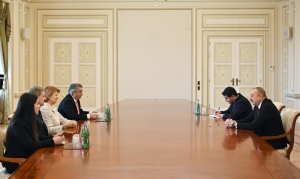 ilham-eliyev-britaniya-bas-nazirinin-ticaret-elcisini-qebul-etdi