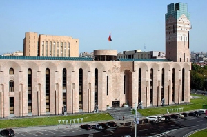 yerevan-meriyasinda-guclu-yangin-olub