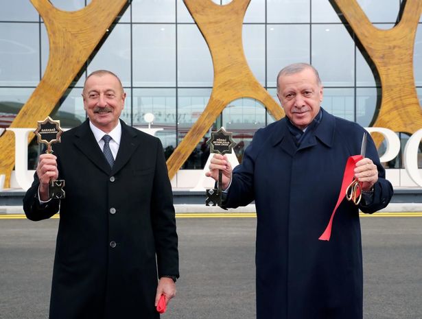 prezidentlere-fuzuli-aeroportunun-remzi-acarlari-teqdim-edildi-video