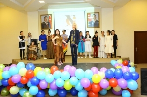 beynelxalq-eliller-gunune-hesr-olunmus-tedbir-kecirilib