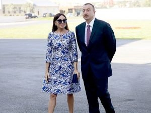 ilham-eliyev-ve-xanimi-bakutel-2019-sergisi-ile-tanis-olub