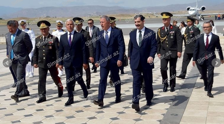 turkiyenin-mudafie-nazirinin-naxcivana-seferi-baslayib