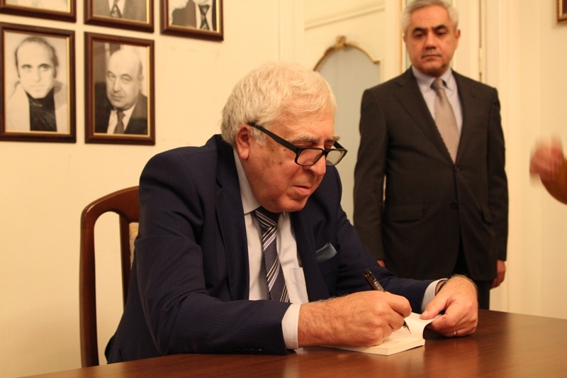anarin-goz-muncugunun-imza-gunu-kecirildi-fotolar