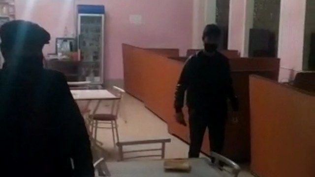 karantin-qaydalarini-pozan-oyun-zali-askarlandi