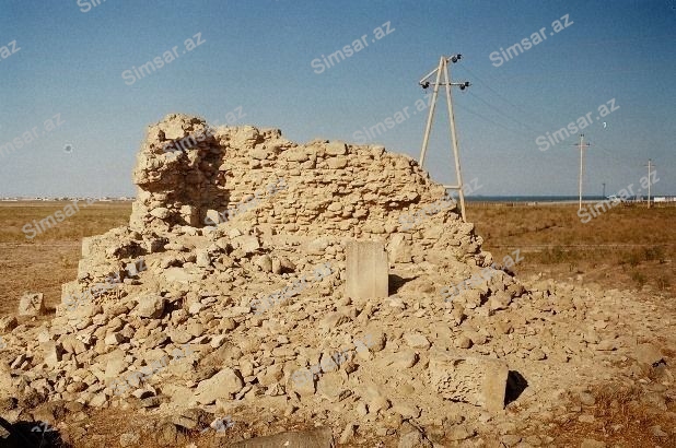 ozel-sirket-tarixi-abideni-yerle-yeksan-etdi-bakida