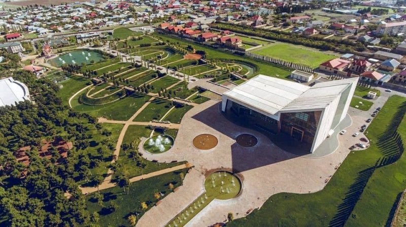 semkir-isinde-adi-hallanan-famil-xelilov-yazilanlar-santaj-ve-bohtandir