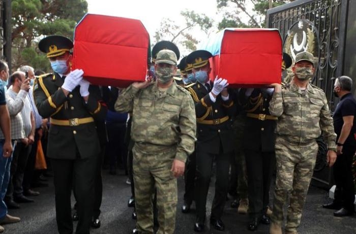 zakir-hesenov-sehid-generalin-tabutunu-dasidi-foto-video