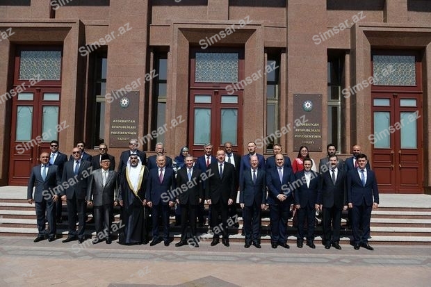 ilham-eliyev-muselman-olkelerinin-azerbaycandaki-sefirlerini-qebul-edib