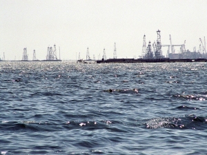 xezerde-batan-neftcinin-meyiti-tapilib