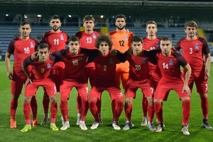 azerbaycan-millisinin-isvecre-ile-oyunu-texire-salinib