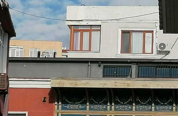 kiv-hacibala-abutalibovun-oglu-istanbulda-tarixi-binanin-uzerinde-elave-tikili-insa-edib-foto
