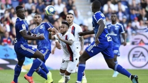 fransada-futbol-yarislari-texire-salindi