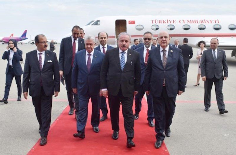 mustafa-sentop-azerbaycana-geldi-foto