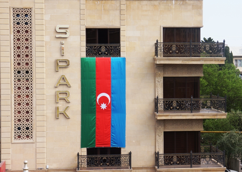 sipark-insaatin-numayendesi-karantin-qaydalarina-tam-riayet-etmekle-tikintiler-davam-etdirilir-foto