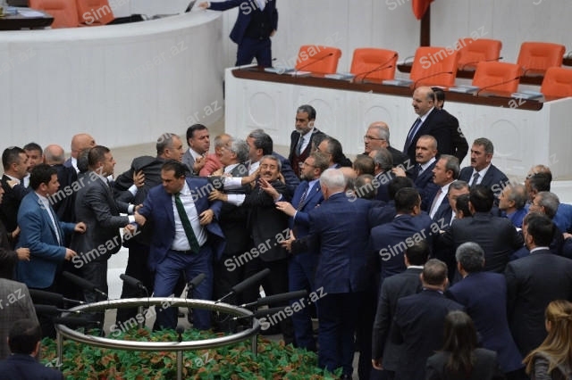 turkiye-parlamentinde-yumruq-davasi