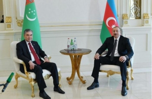 ilham-eliyevin-qurbanqulu-berdimehemmedov-ile-tekbetek-gorusu-olub
