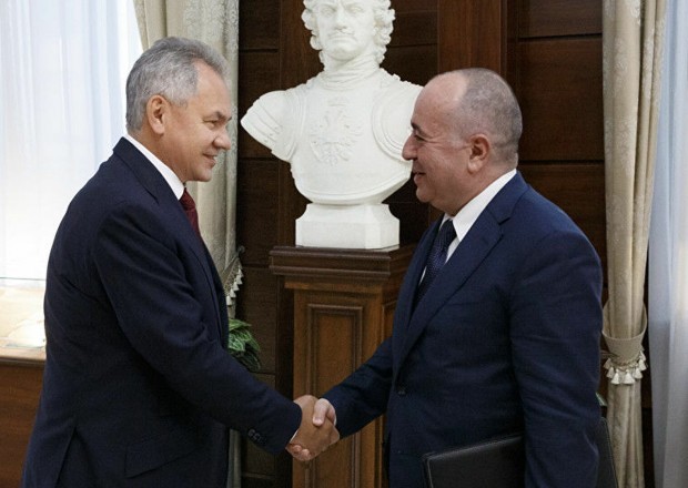rusiya-ve-ermenistan-mudafie-nazirleri-moskvada-gorusdu