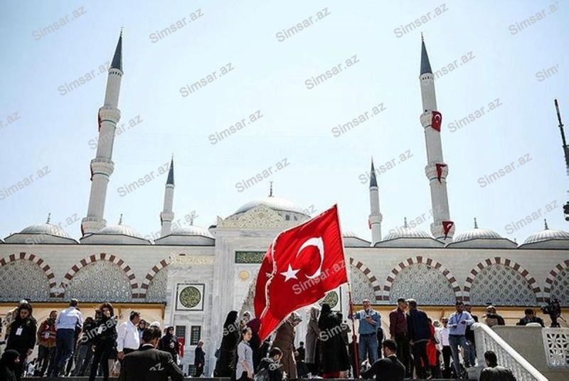 istanbulda-turkiyenin-en-boyuk-mescidi-acilib