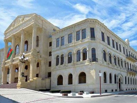 bilesuvarda-qizini-evde-zencirle-baglayan-ata-tutuldu-resmi