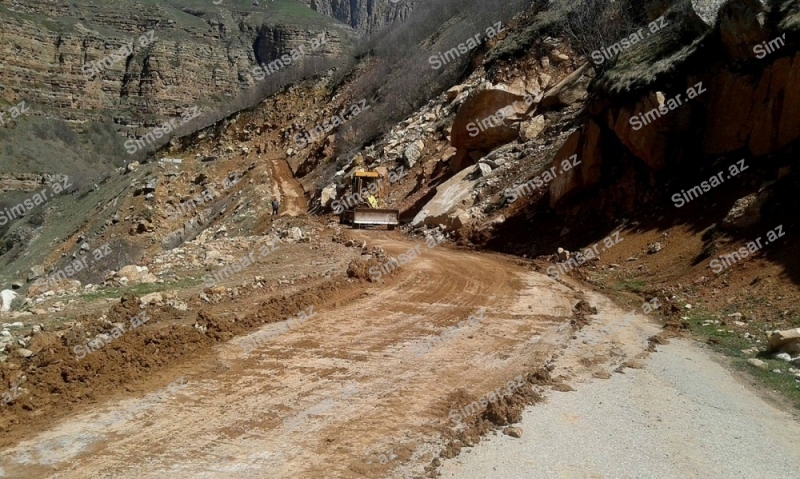 quba-xinaliq-yolu-baglanib-qaya-parcalari-dusub