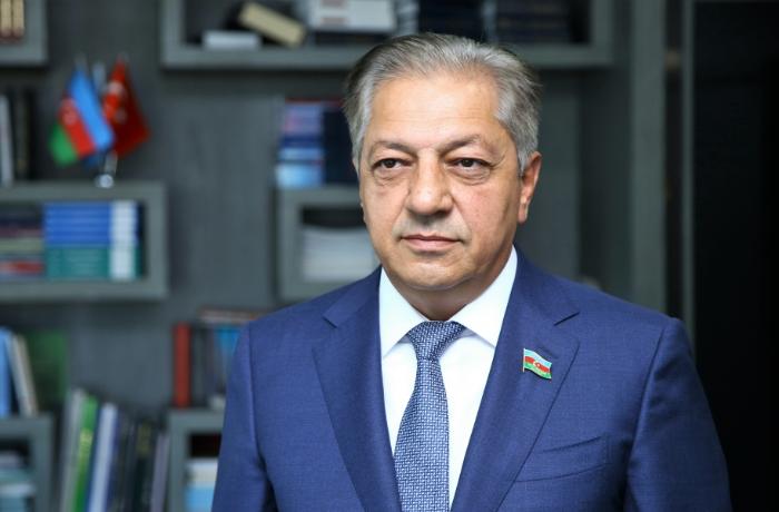 cavansir-feyziyevin-qardasi-dovletden-200-manat-yardim-alib-fotofakt