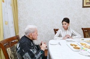 mehriban-eliyeva-elibaba-memmedovun-evinde