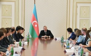 ilham-eliyev-medef-e-uzv-olan-sirketlerin-numayendelerini-qebul-edib