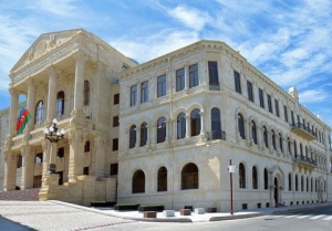 azerbaycanda-daha-bir-nece-vezifeli-sexs-isden-cixarildi