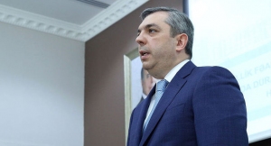 samir-nuriyev-iclasda-semkirin-icra-bascisini-tenqid-etdi