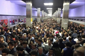 bakida-metroda-problem-qatarlar-tunelde-qaldi