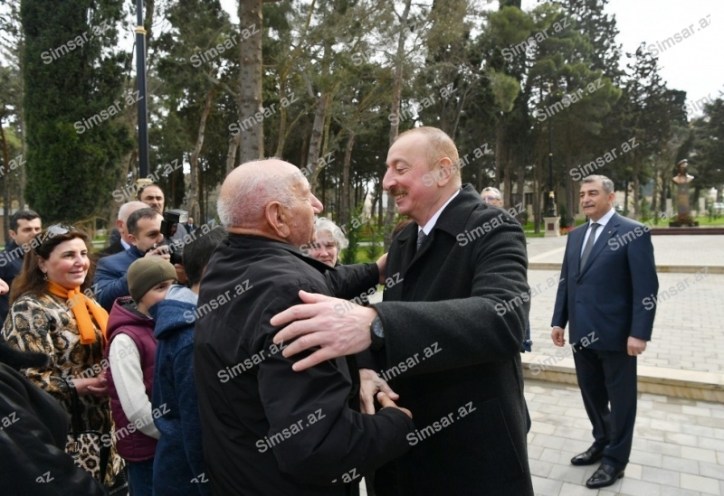 prezident-ve-xanimi-parkda-sakinlerile-gorusub-foto