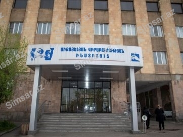 ermenistanda-esger-ozunu-gulleleyib