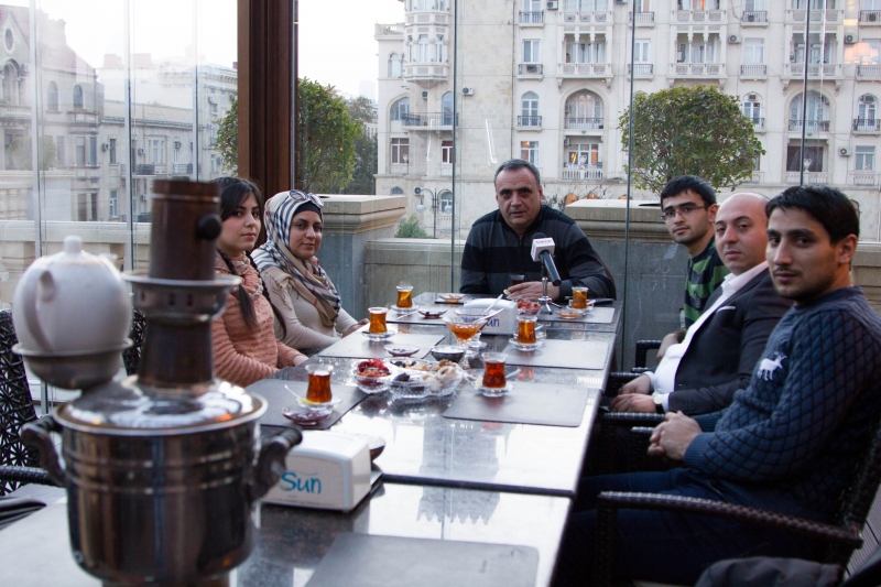 fexri-adlarin-evezine-pul-versinler-fizuli-huseynov-cay-desgahinda