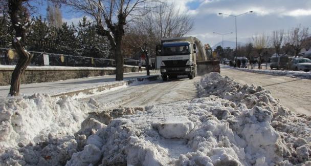 agsu-kurdemir-yolunda-agir-qeza-2-olu-1-yarali