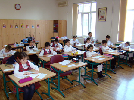 oten-il-8000-den-artiq-usaq-vaxtindan-evvel-mektebe-qebul-edilib