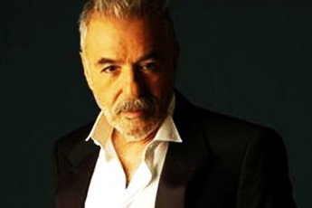 ferdi-tayfur-qadinlarin-qezebine-tus-geldi