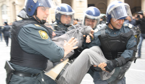 muxalifetciler-yene-kucelere-cixacaq