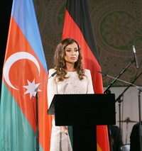 mehriban-eliyeva-azerbaycanin-inkisafindan-danisib