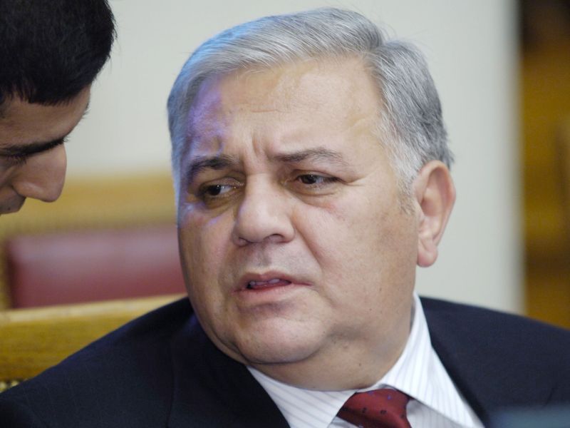 oqtay-esedov-turkiyeye-gedir
