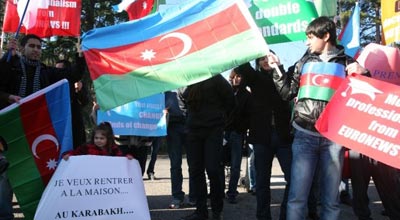 iranin-ankaradaki-sefirliyinin-qarsisinda-etiraz-aksiyasi-kecirilib