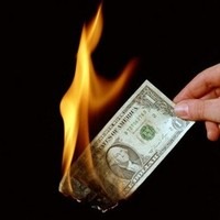dollar-azerbaycanda-12-illik-minimuma-endi