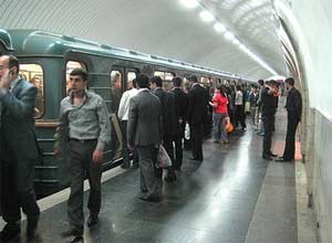 metro-sernisenleri-tunelde-qaldi