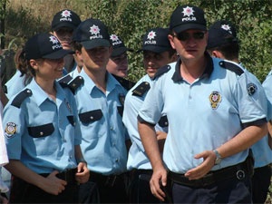 polisler-rusvete-gore-isden-cixarilib