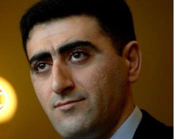 ramil-seferov-meshur-macar-eserini-tercume-edib
