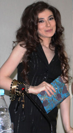 zarina-kas-klipini-teqdim-etdi