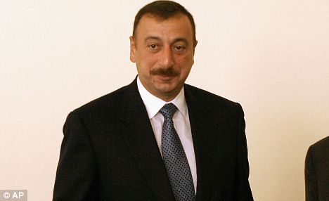 azerbaycan-dovlet-bascisi-iran-prezidentini-tebrik-edib