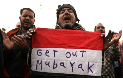 husni-mubarek-getdi-yoxsa-qaldi-yenilenir