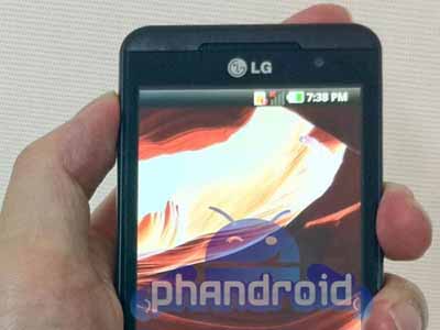 dunyada-ilk-3d-smartfon-ve-planset-komputer-teqdim-edildi